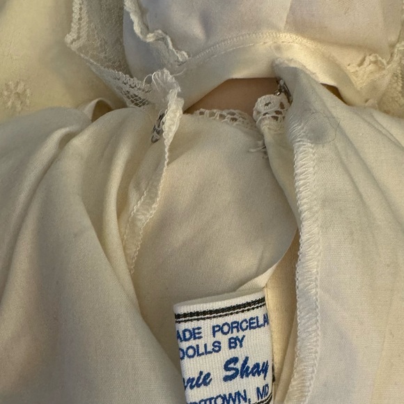 Marie Shay Beautiful Christening Porcelain Doll Full Gown 2 Pillows Vintage - Picture 12 of 16